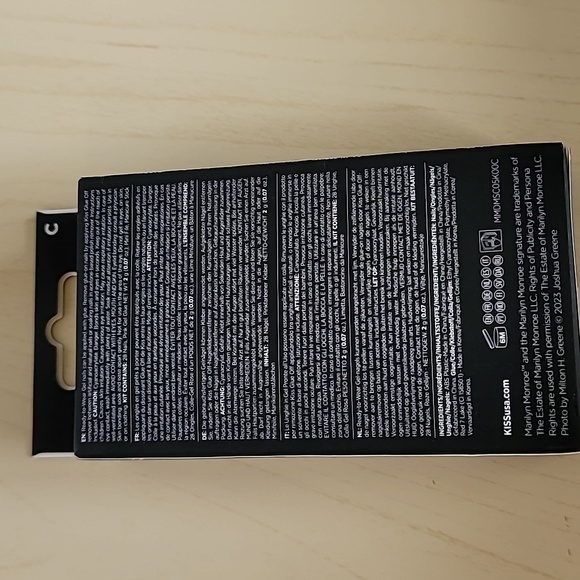 KISS x Marilyn Monroe Glue On Nails Red French Black New 💋 - Picture 4 of 4